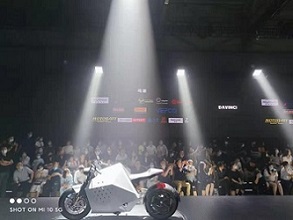 公司與清華大(dà)學聯合完成純重型機(jī)車(chē)DC100/DC CLASSIC開(kāi)發